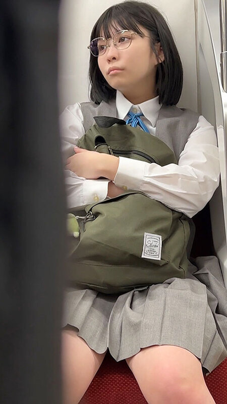 つきまとい02 ～地味な子の制服姿・自宅・私服姿を何日も盗撮記録～