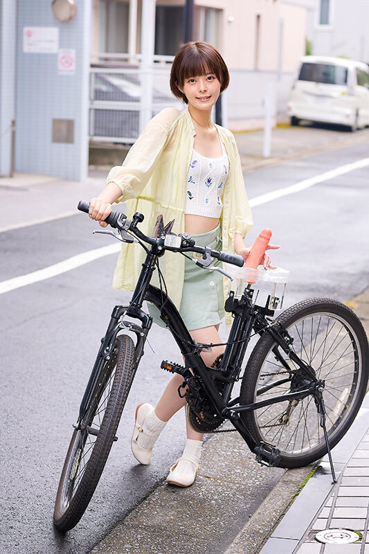 【配信限定】人気 AV 女優が挑戦！オシッコ我慢潮吹き街中アクメ自転車がイクッ！月乃ルナ